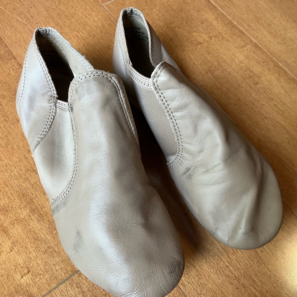 Capezio size 9 jazz shoes. Gently used for a few months.